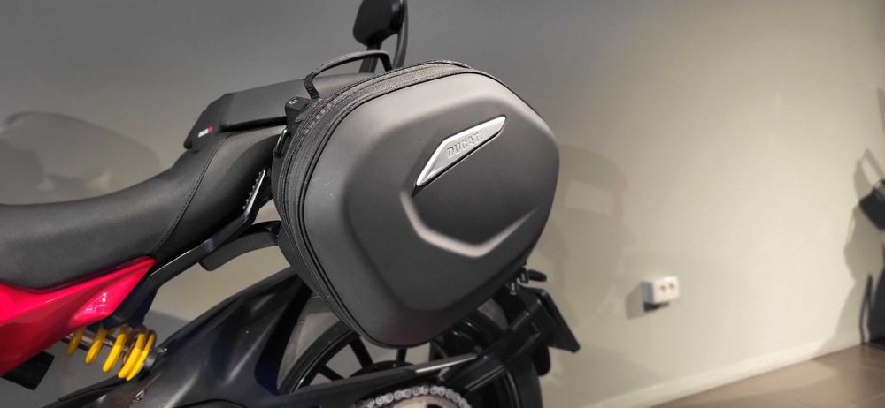 HobbyMoto vinde Ducati Diavel V4, super accesorizat