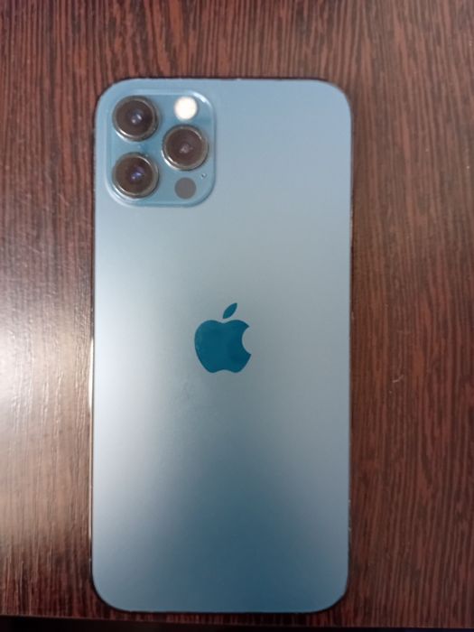 Продаю Айфон 12 pro