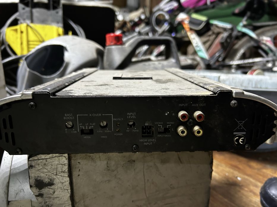 Продам усилок jbl