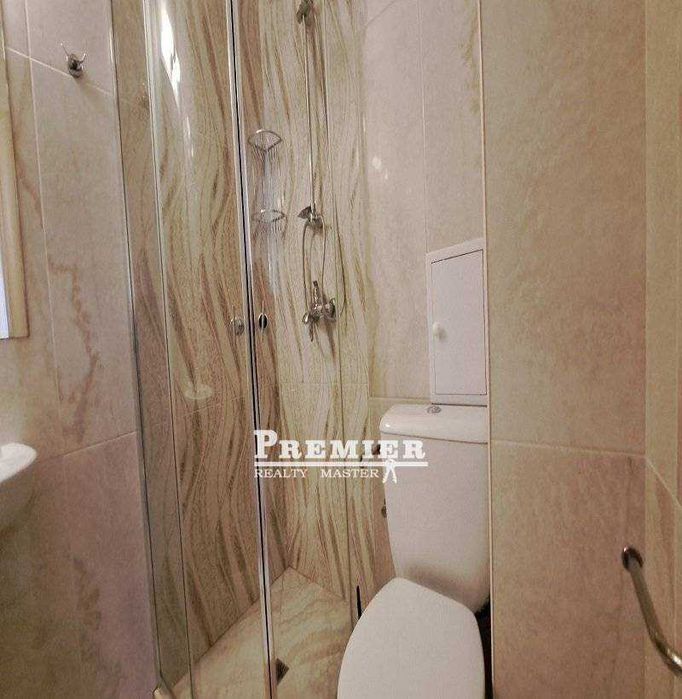 Предлагаме за продажба просторен 5-стаен апартамент