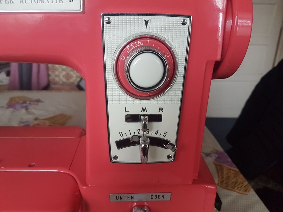 Mașina de cusut Ideal