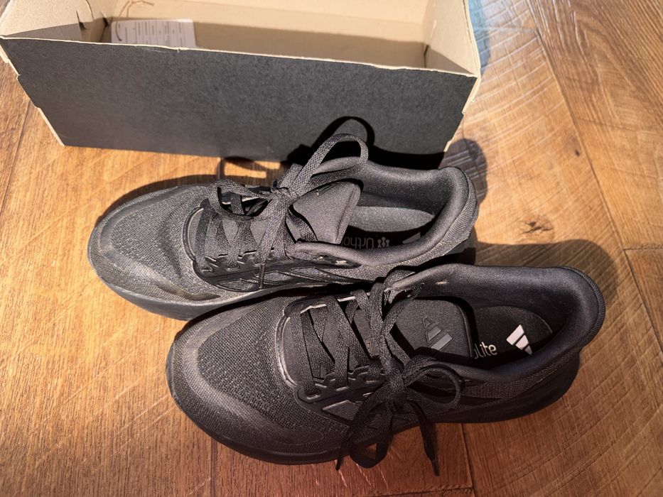 Продам кроссовки Adidas новые