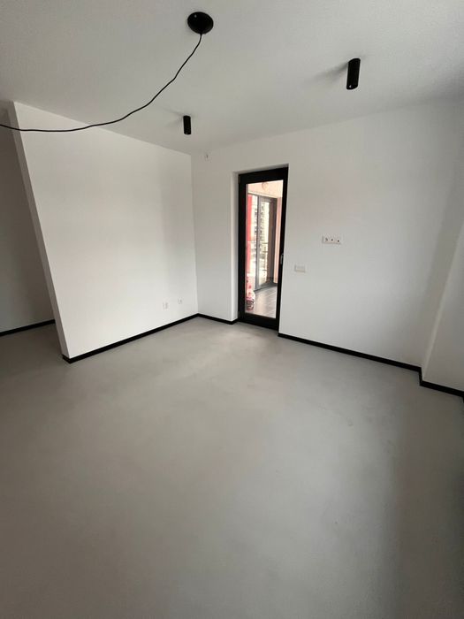 Apartament 3 camere + bucatrie baie si balcon