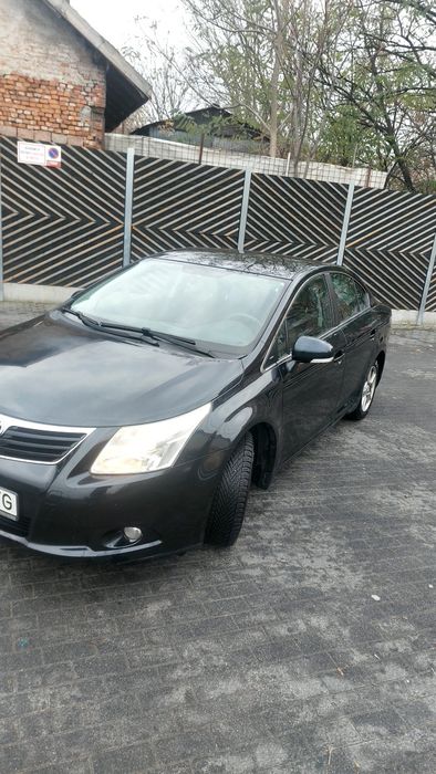 Vând Toyota Avensis