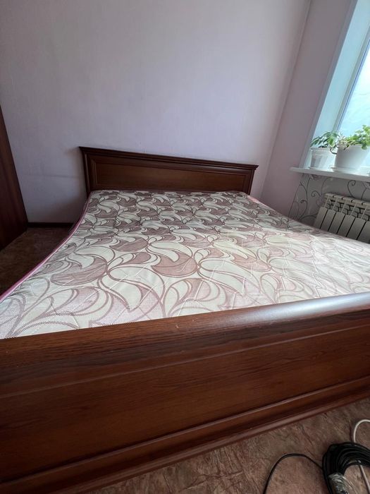 Продам спальный гарнитур