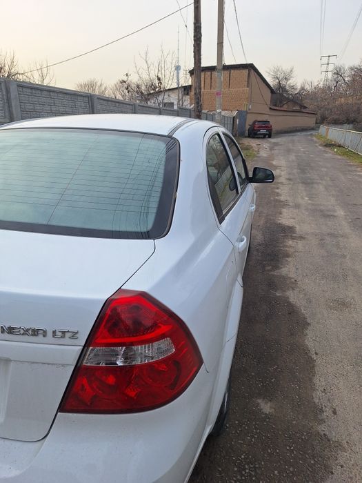 Подаю саою  машину