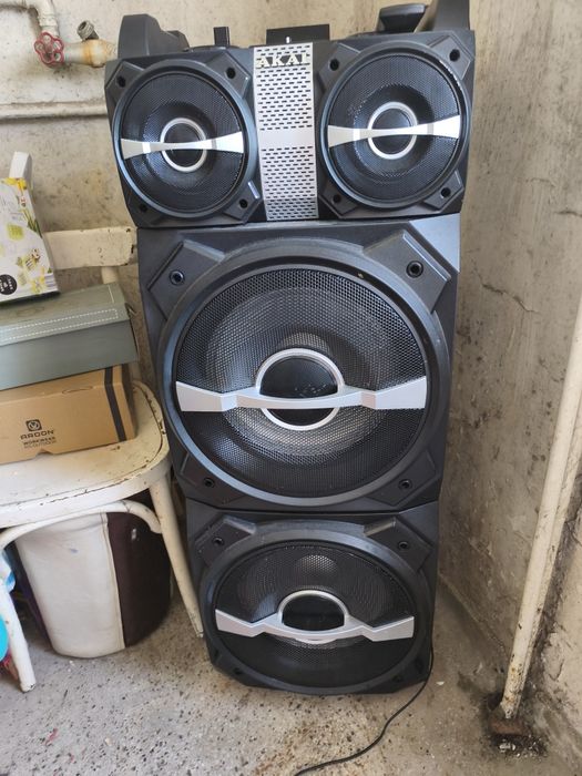 Vând sau schimb boxa activa folosita 2 luni