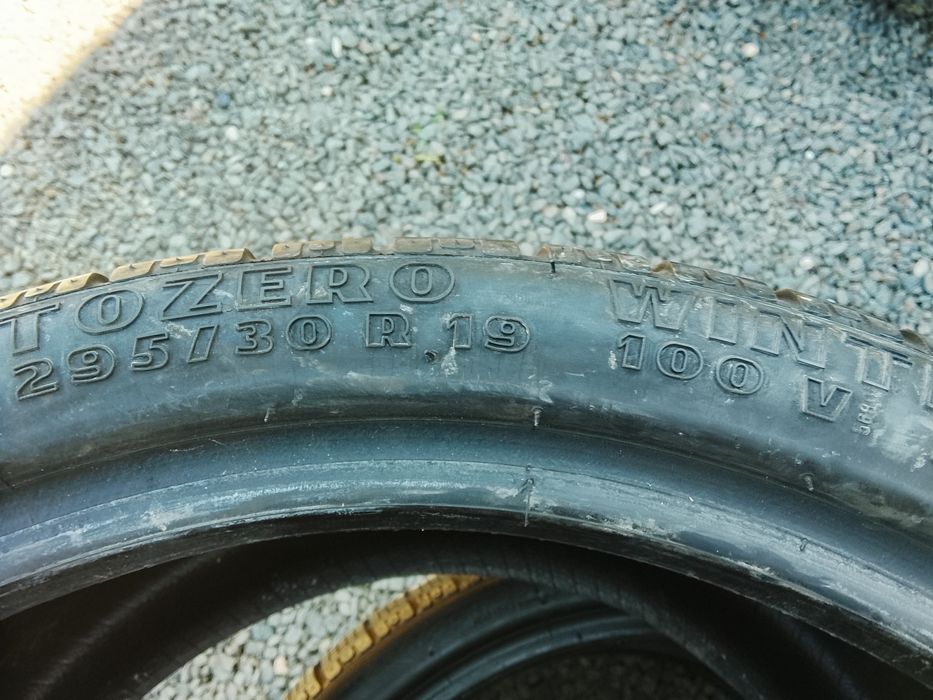 295 30 19 cu 235 35 19. Pirelli.  An 2022 cu 2019.