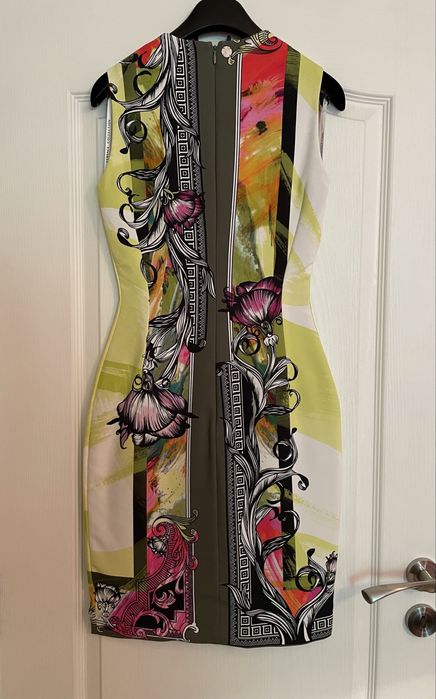 Разпродажба на дрехи Versace