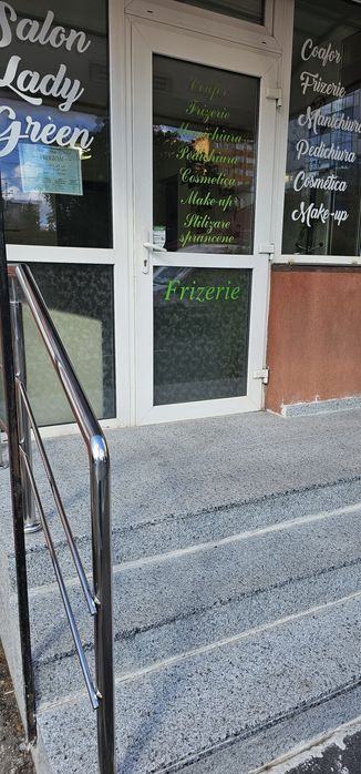 Închiriez post frizerie și cosmetica