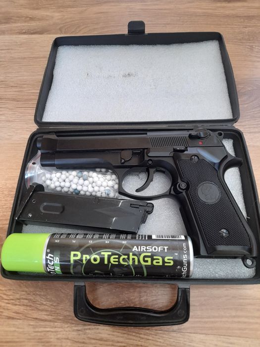Pistol AIRSOFT REPLICA Beretta M9 greengas  !!