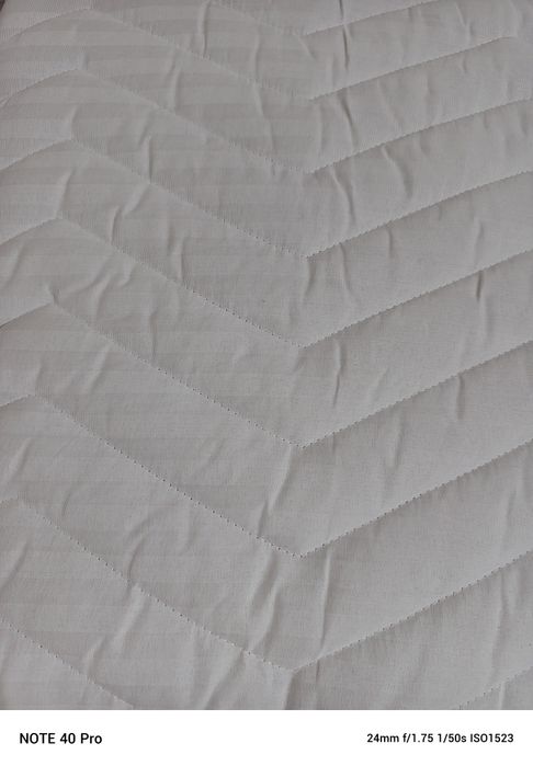 Наматрасник на резинке  Хорошего качества