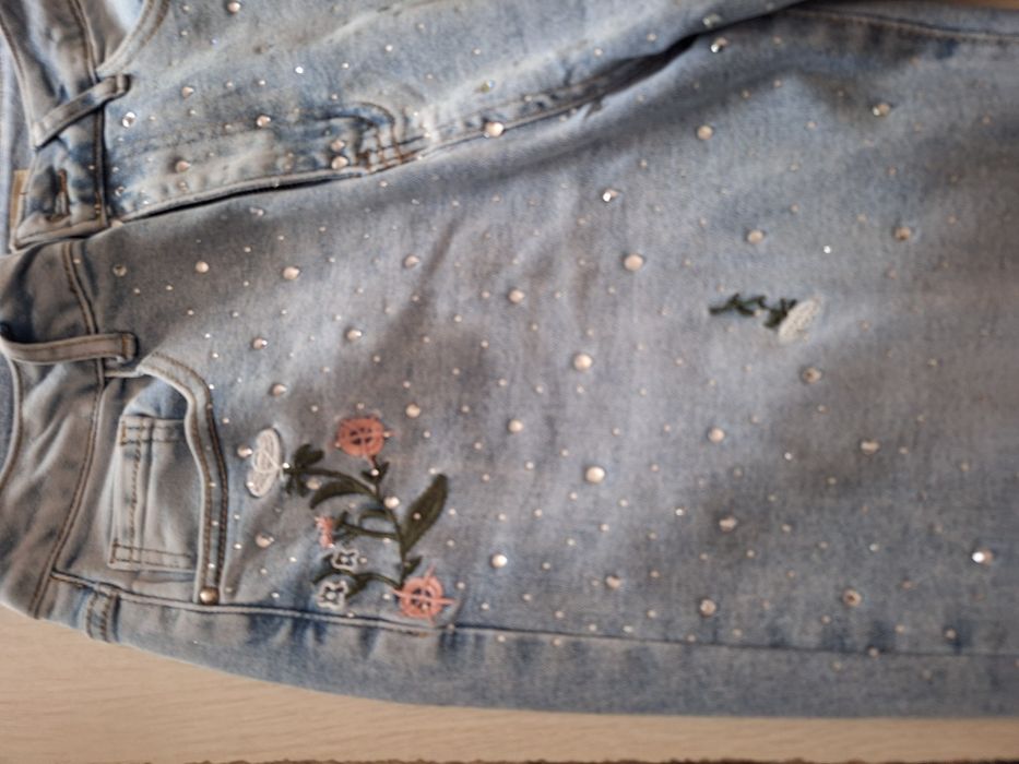 Дамски дънки с камъчета