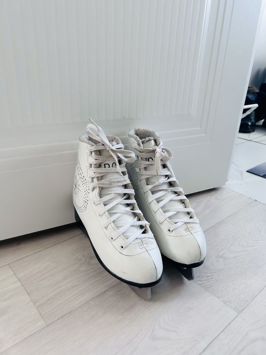 Срочно продается фигурные коньки