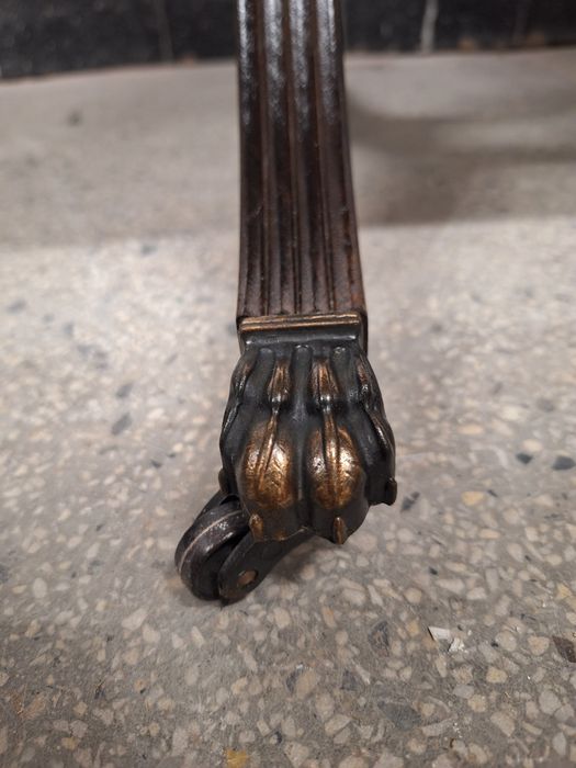 Антична маса с естествена кожа