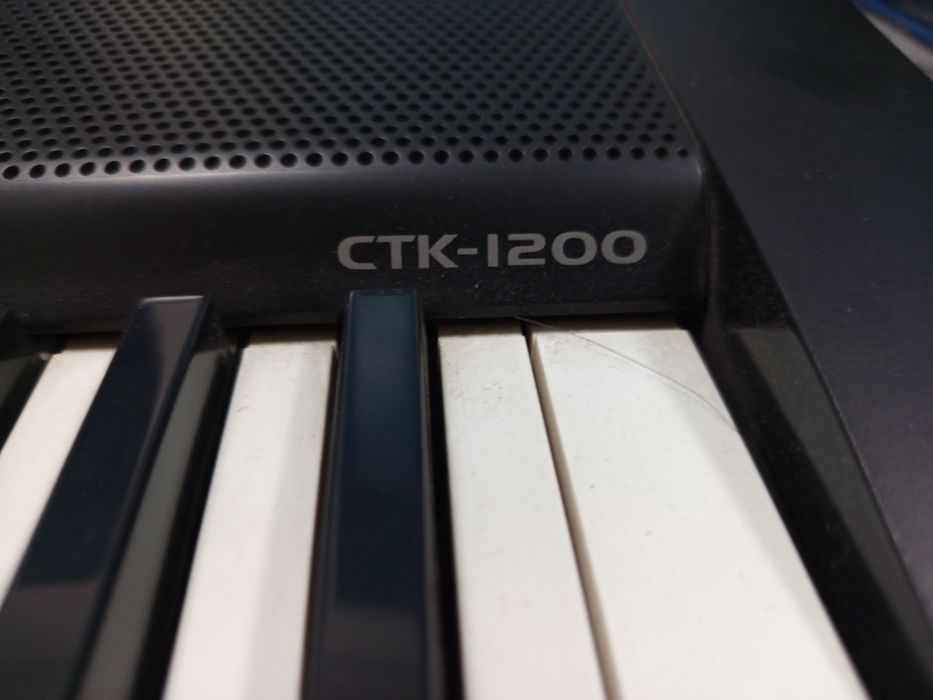 продам синтезатор casio-1200