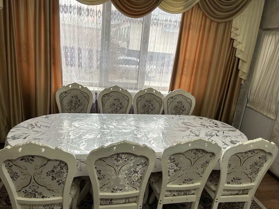 Стол для гостиной на 10 персон