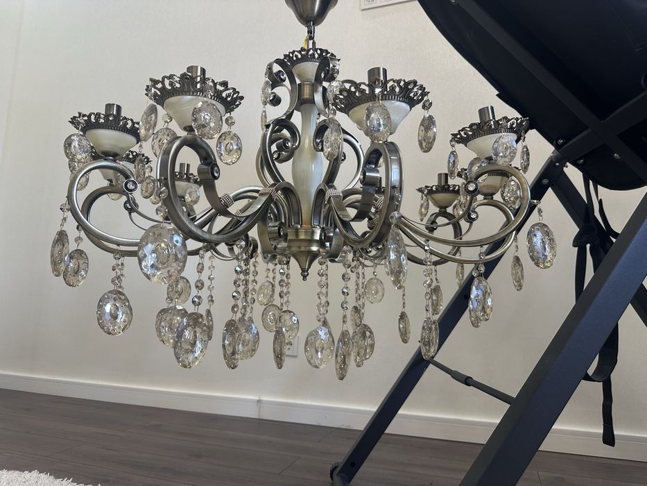 Продам    люстру.