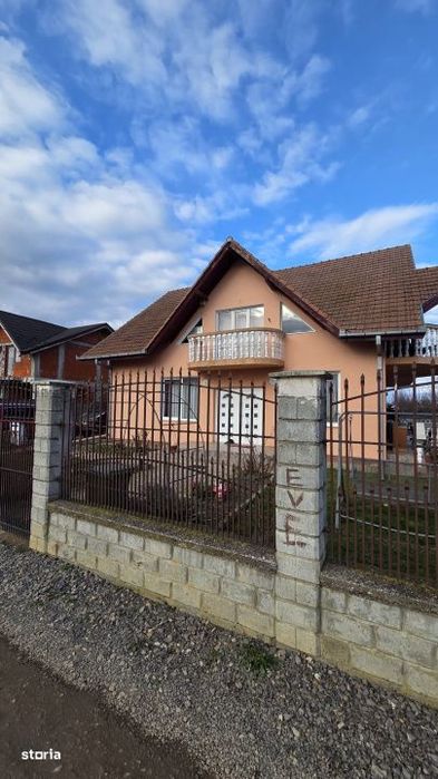 Casa cu mansarda  – Zona Aquastar, str. Gorunului