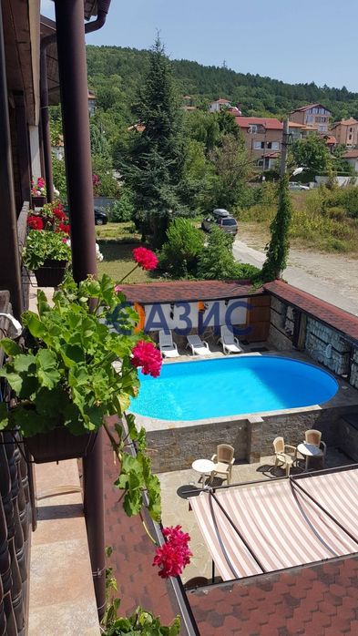 Семеен хотел с ресторант в село Кошарица, България, 744 кв. м, 749000