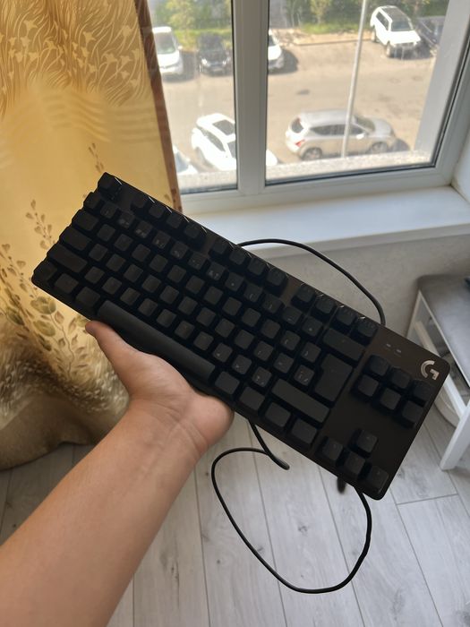 Продается Logitech клавиатура