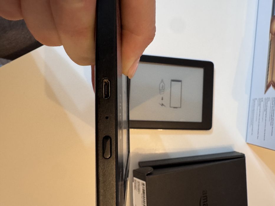 Kindle paperwhite  2 bucati