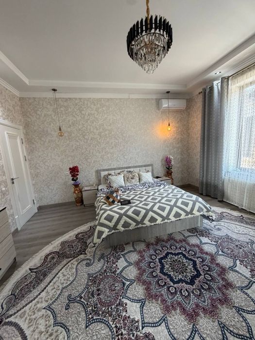 Продаётся 8 комнатный дом 6 сотков. Яшнабдский район, ул. Чулпан.