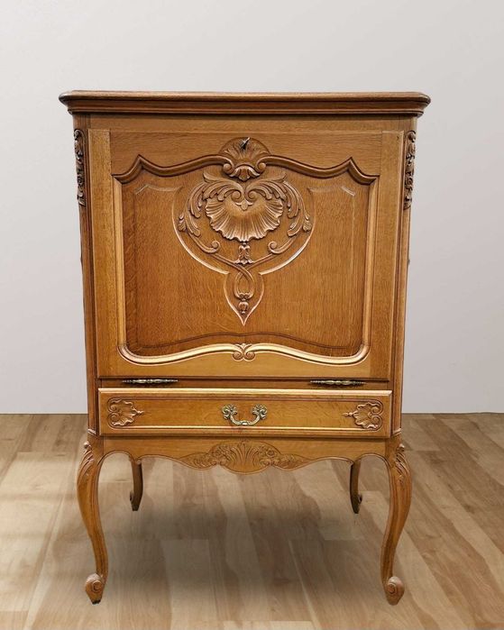 Ръчно резбован шкаф барче от бял дъб в стил "ЛУИ XV"