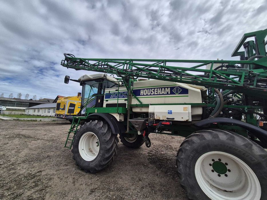 Masina de erbicidat autopropulsata Househam AR3000