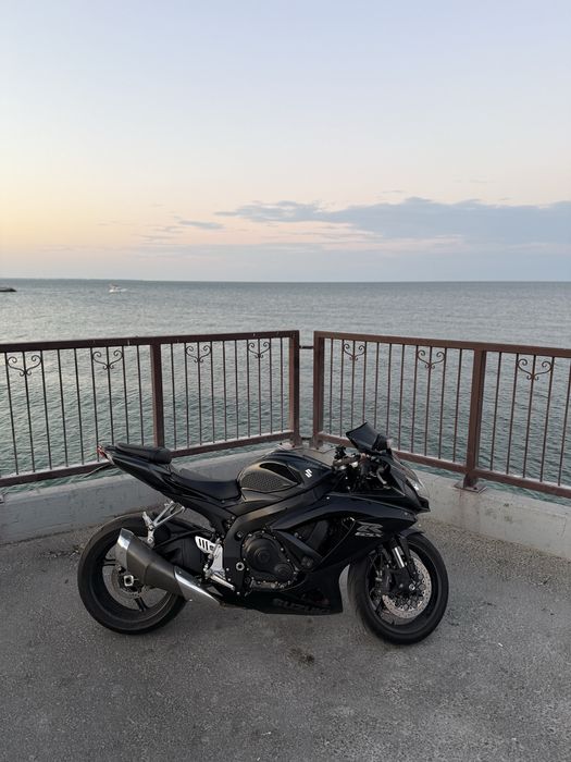 Suzuki GSXR- 750
