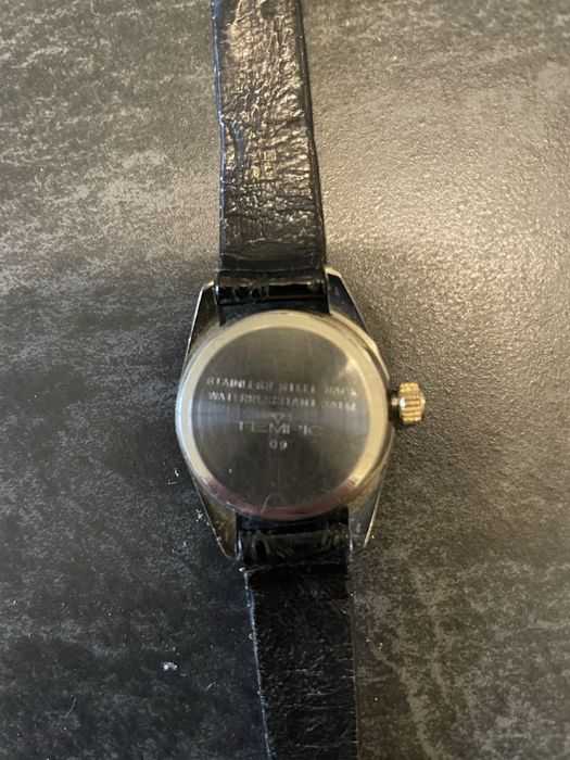 Продава маркови дамски часовници