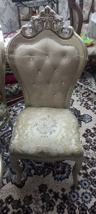 Продается стол и стулья комплект на 14 персон