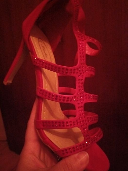 Pantofi,sandăluțe noi și superbe.