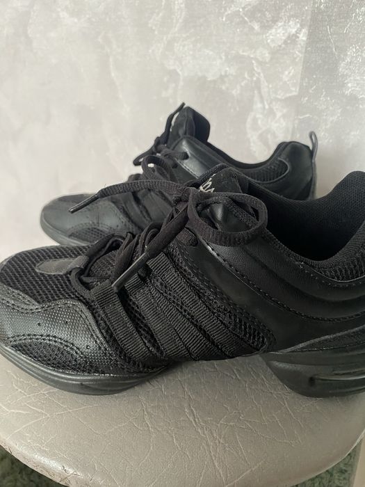 Отдам крассовки для танцев