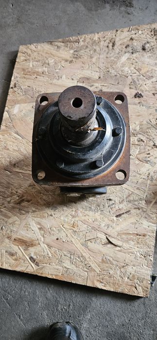 Pompe hidraulice și diverse piese jcb caterpillar pt excavator