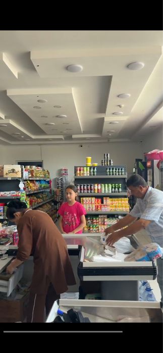 Stellyajlar,turli xolodilniklar,2 ta kassa aparat sotiladi(stoli bn