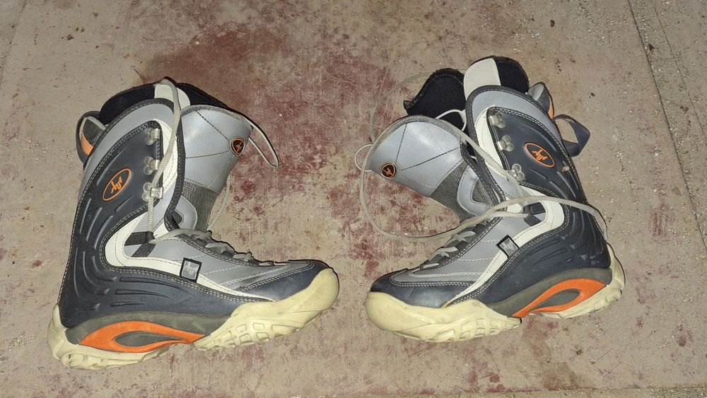 Продавам обувки за сноуборд Stuf 260 мм дължина на стелката