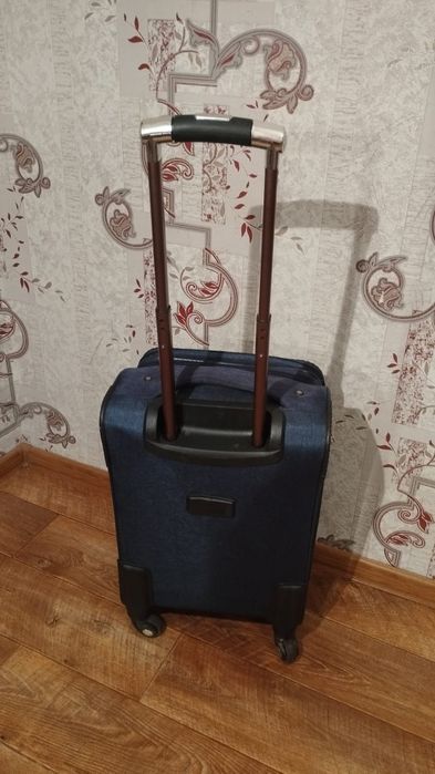 Чемодан на колесиках