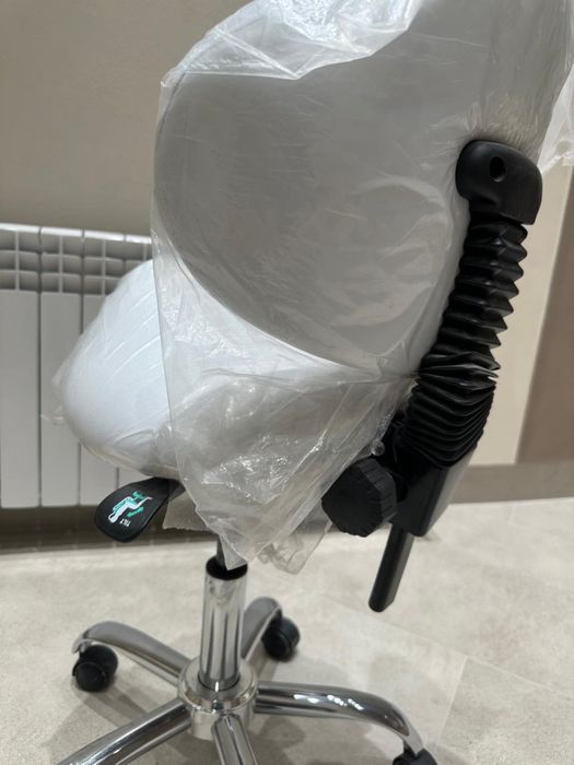 Продам седловидный стул