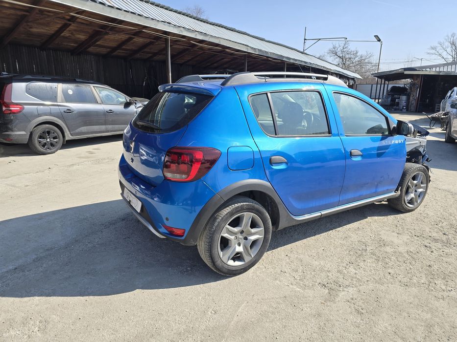 Dacia Sandero Stepway la cheie 2020 1.5 Blue DCI  ușor avariat lovit
