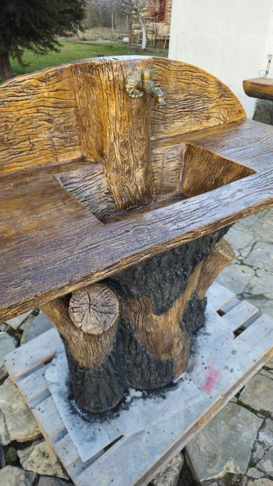 Градински чешми от щампован бетон имитиращи дърво