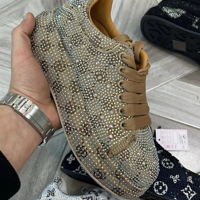 Vând încălțăminte dama