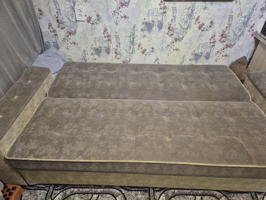 Продаю. Шкаф и диван.