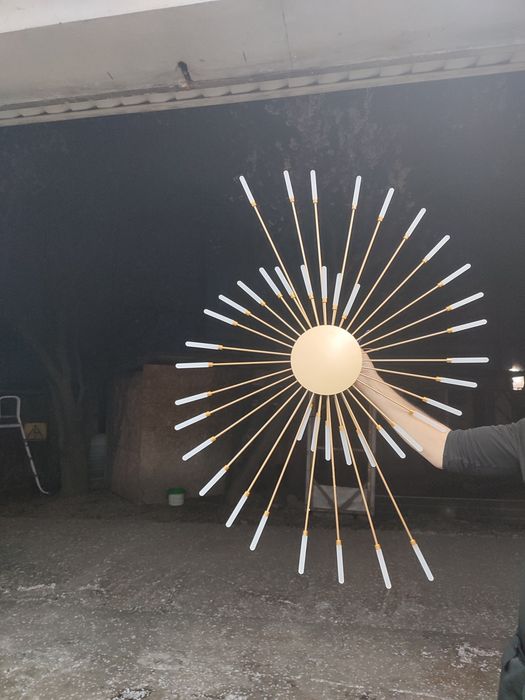 Люстры, светильники.