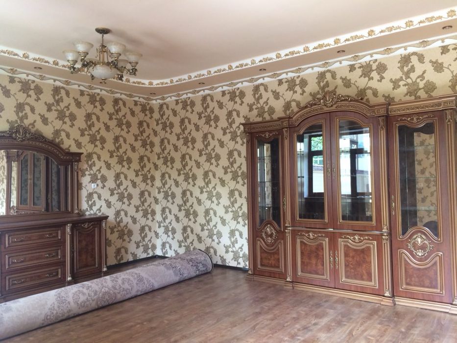 Сервант ва камот комплект сотилади