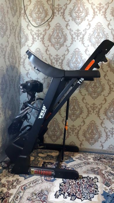 Yugurish yo'lagi sotiladi.