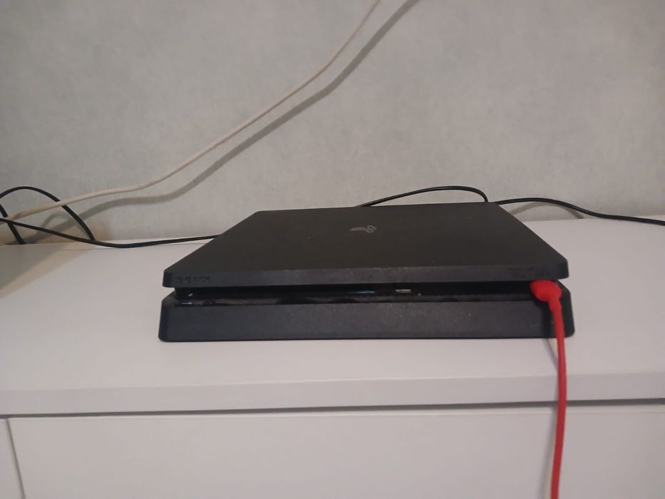 СРОЧНО ПРОДАЕТСЯ ps4 в хорошем состоянии