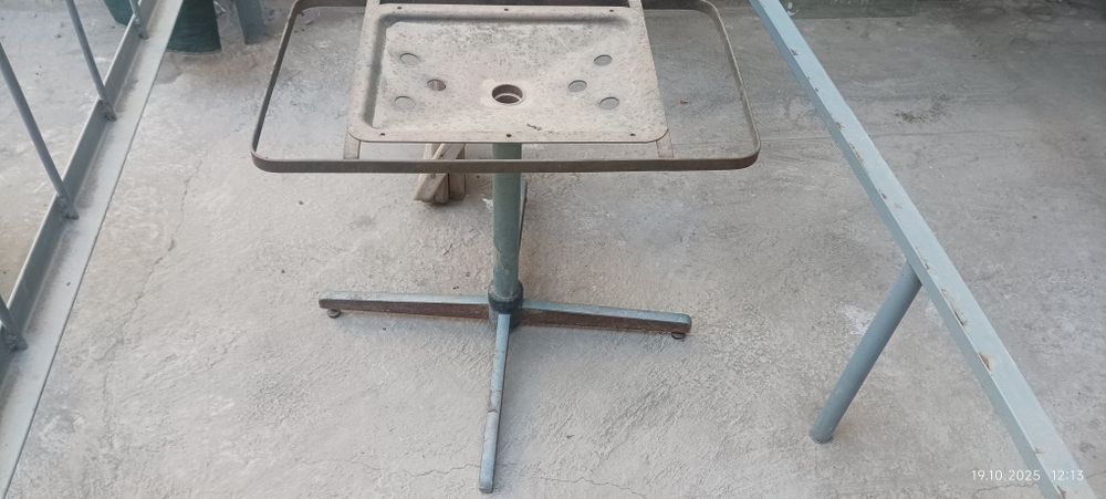 Срочно подставка для что-нибудь для дома телевизора, и для инвентарь