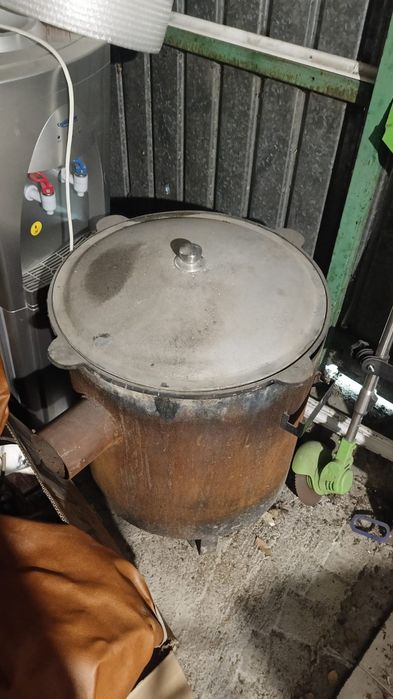 Казан чугунный 22 л почти новый