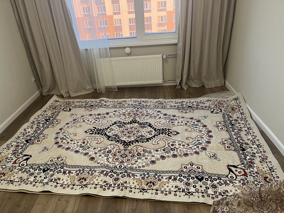 Продам ковер в хорошем состоянии